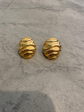 Load image into Gallery viewer, 1990&#39;s Oval Texture Earrings
